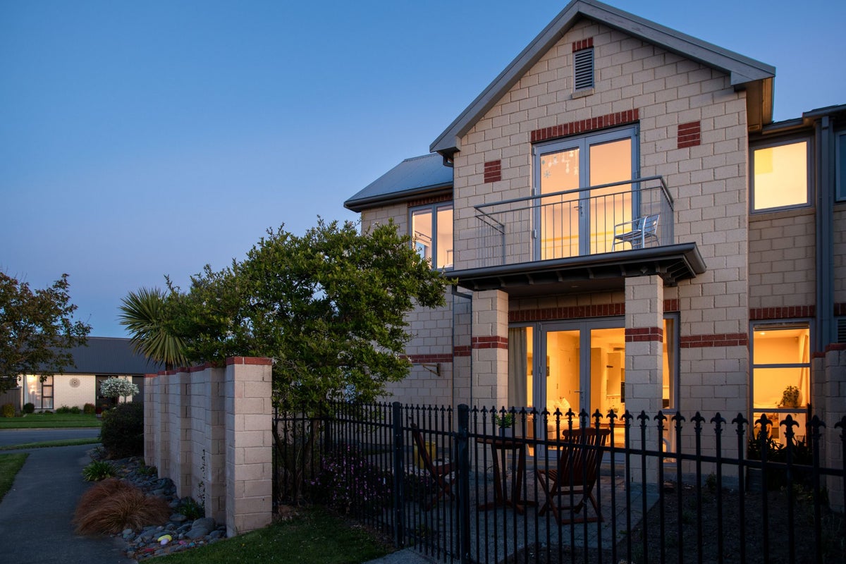2 Waterford Avenue, Northwood, Christchurch - Carousel 26