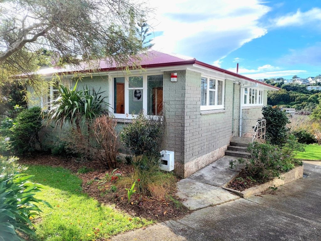 186 Dowse Drive, Maungaraki, Lower Hutt - Carousel 2