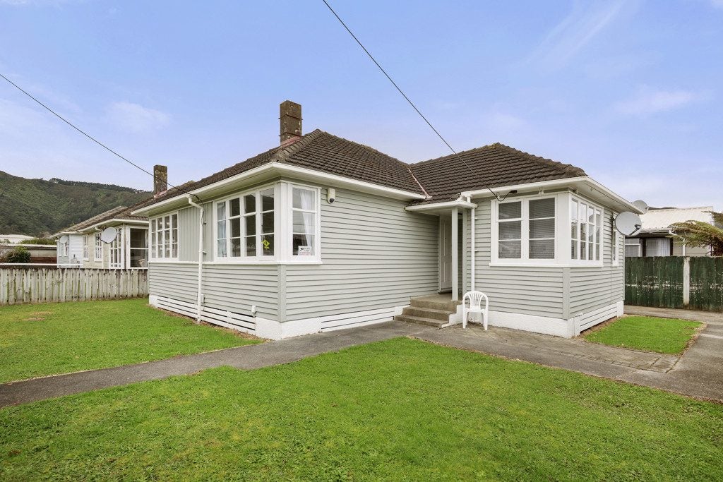 1/1 STRAND CRESCENT, NAENAE, LOWER HUTT - Carousel 2