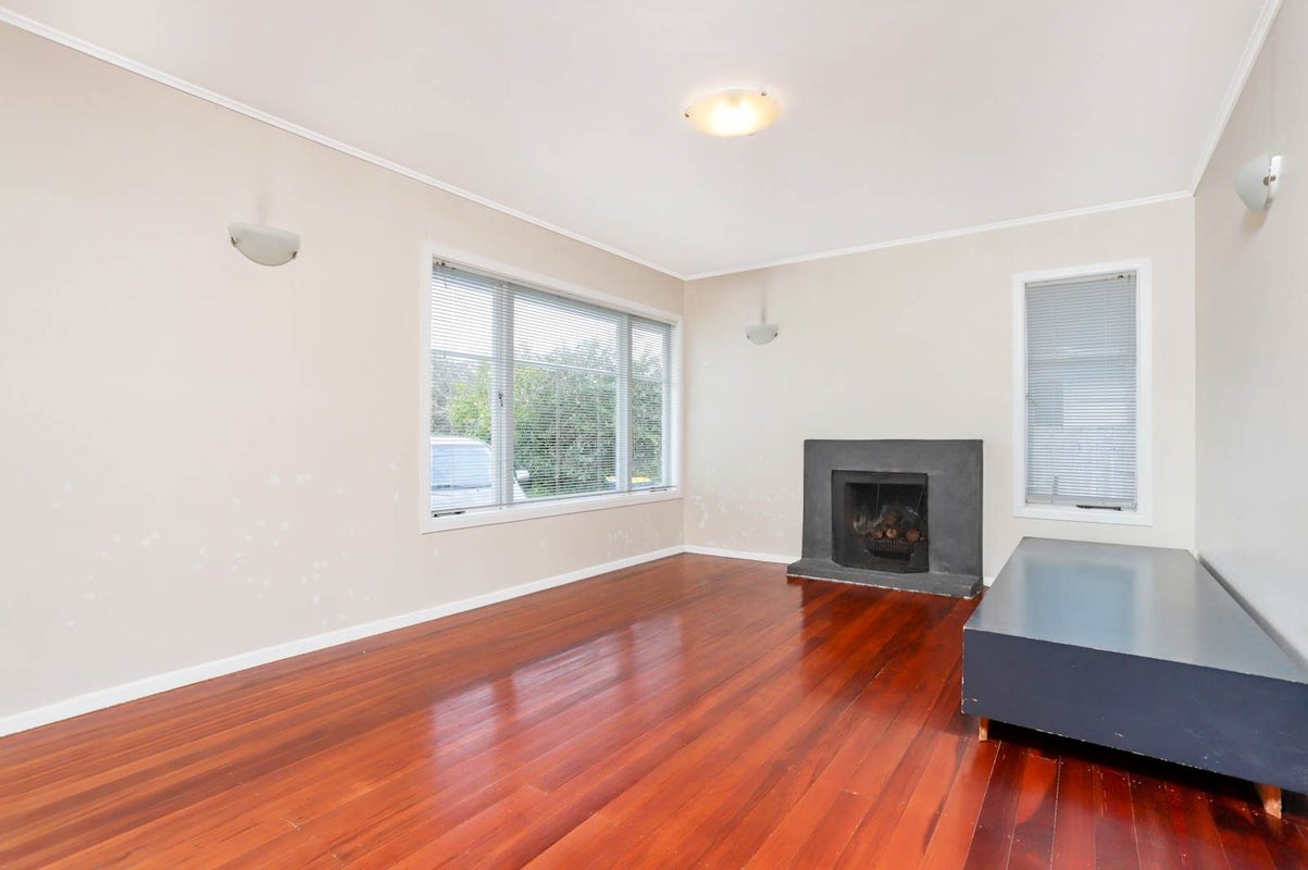 35 Vodanovich Road, Te Atatu South, Auckland - Carousel 2