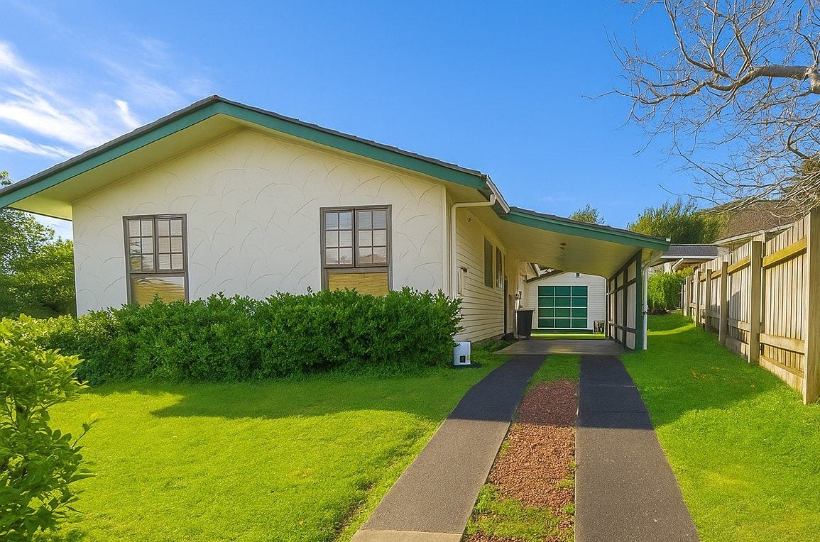 86 Omapere Street, Whitby, Porirua - Carousel 1