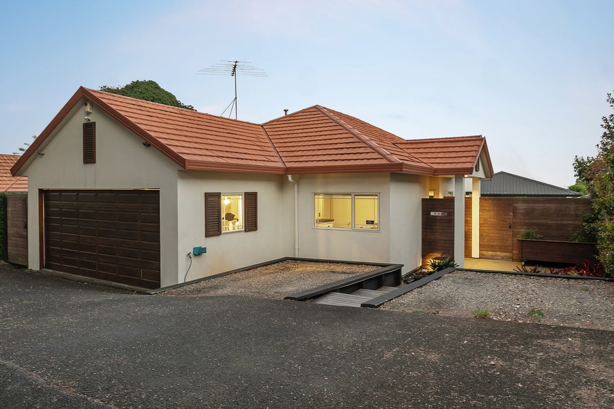 33D Ngatiawa Street, One Tree Hill, Auckland - Carousel 2