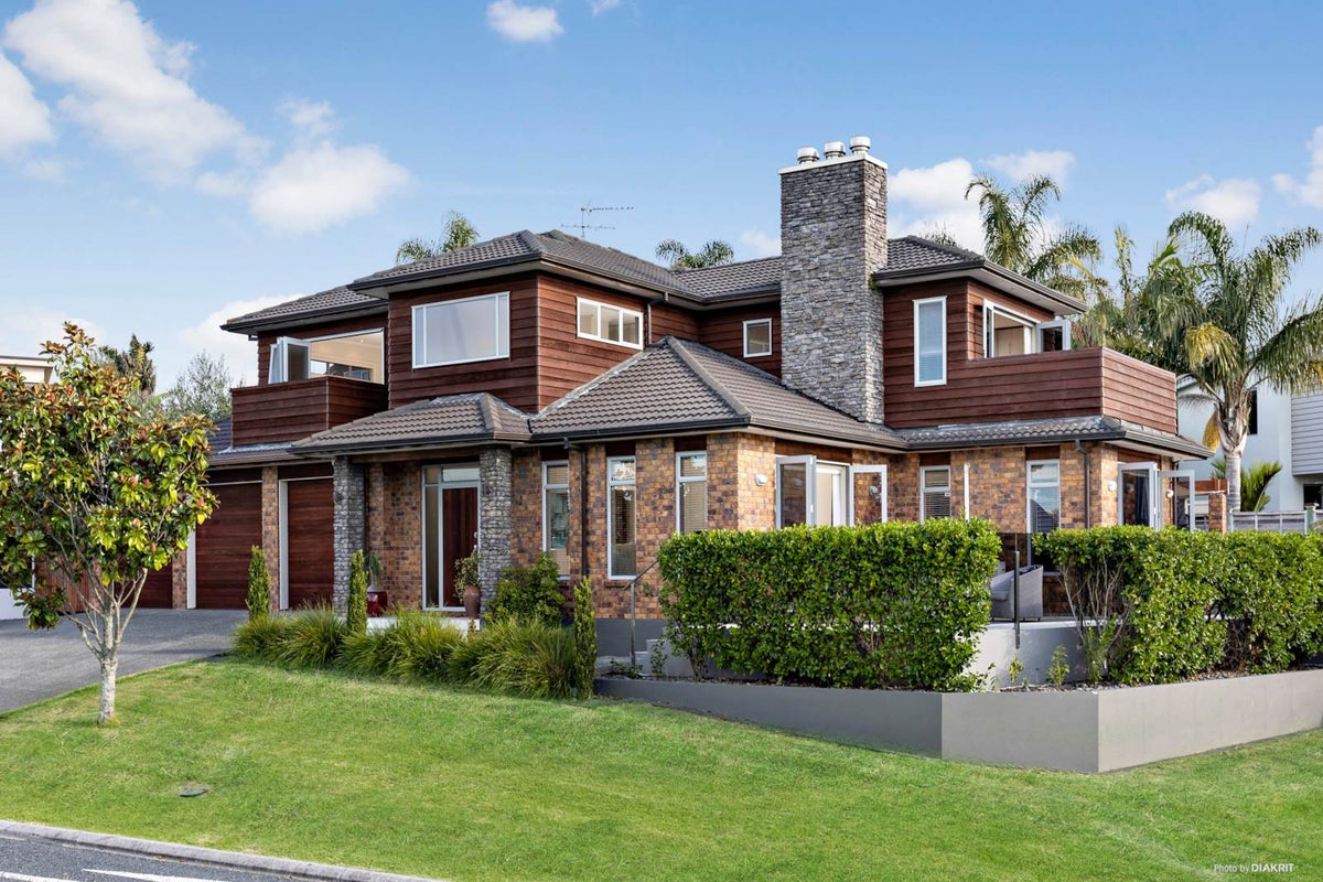 2 Tui Brae, Beachlands, Auckland - Carousel 1