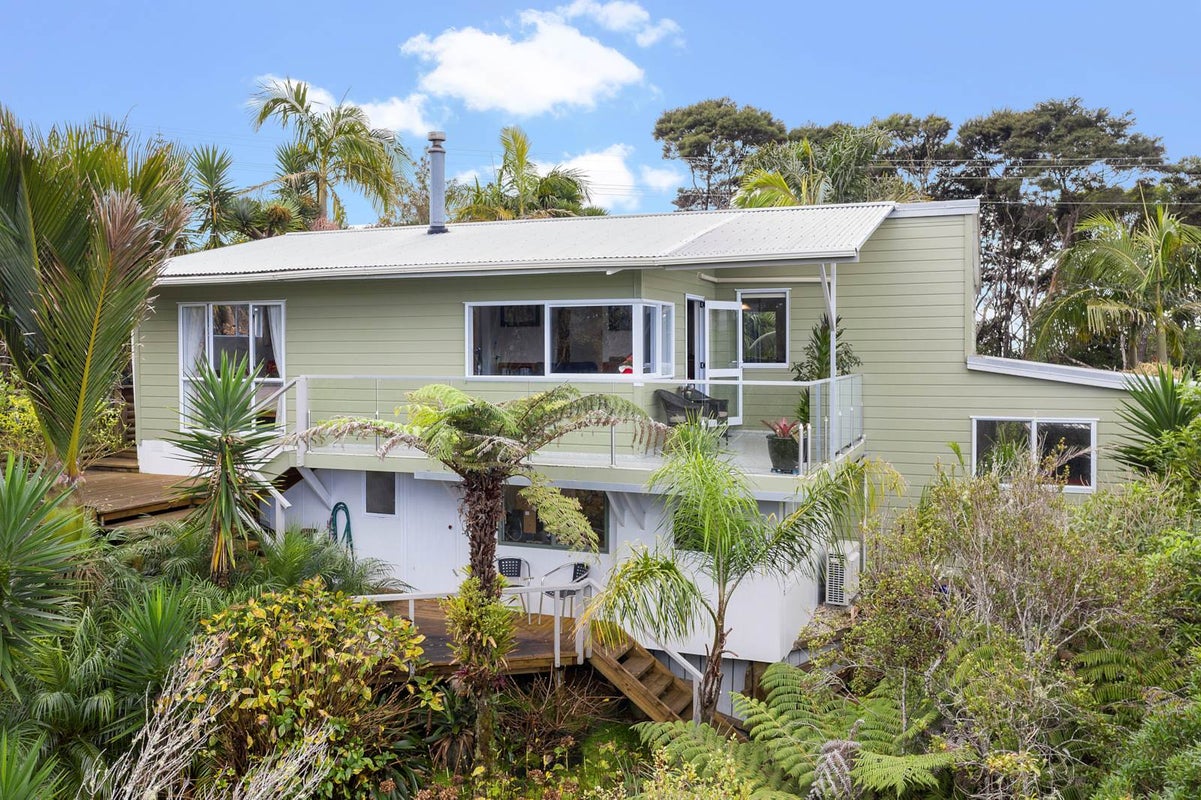 82 Crows Road, Swanson, Auckland - Carousel 2