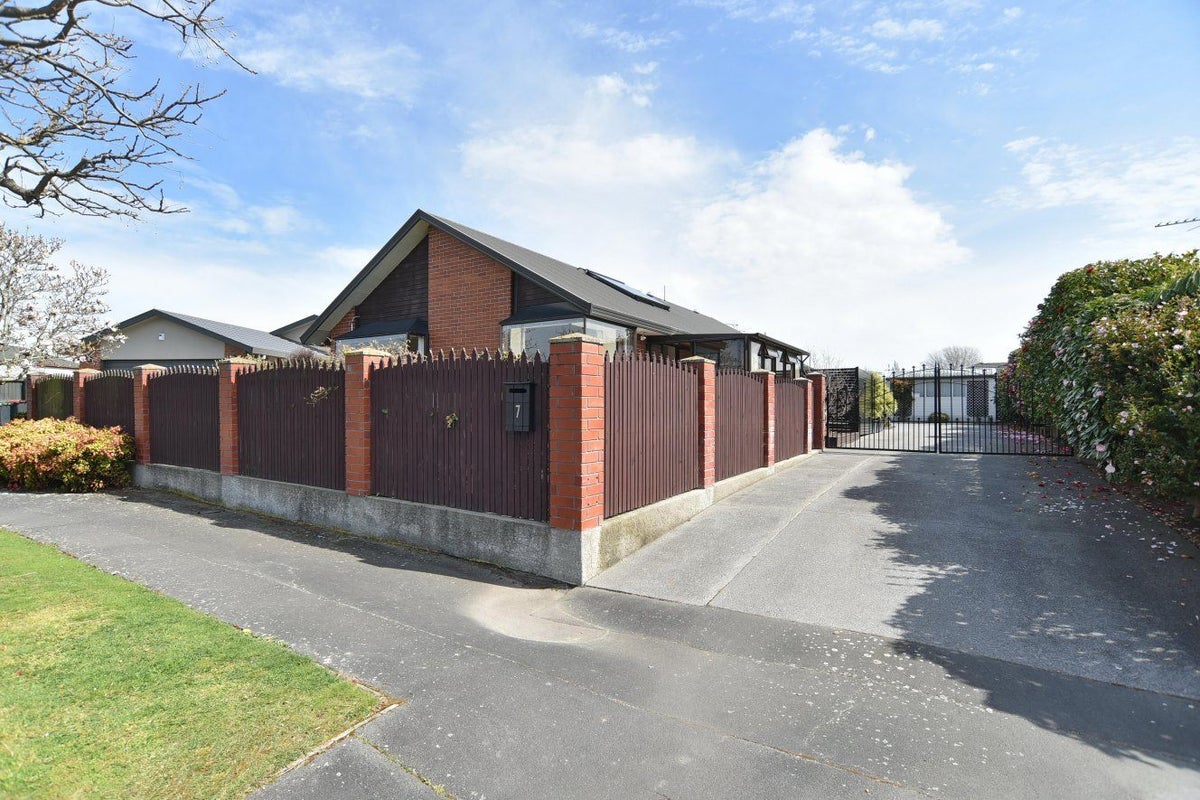 7 Creese Place, Redwood, Christchurch - Carousel 26