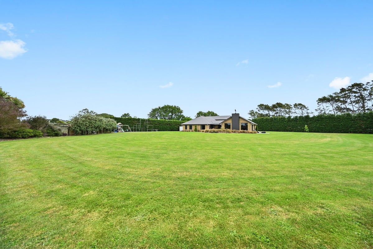 13 Speedy Road, Horsham Downs, Hamilton - Carousel 2