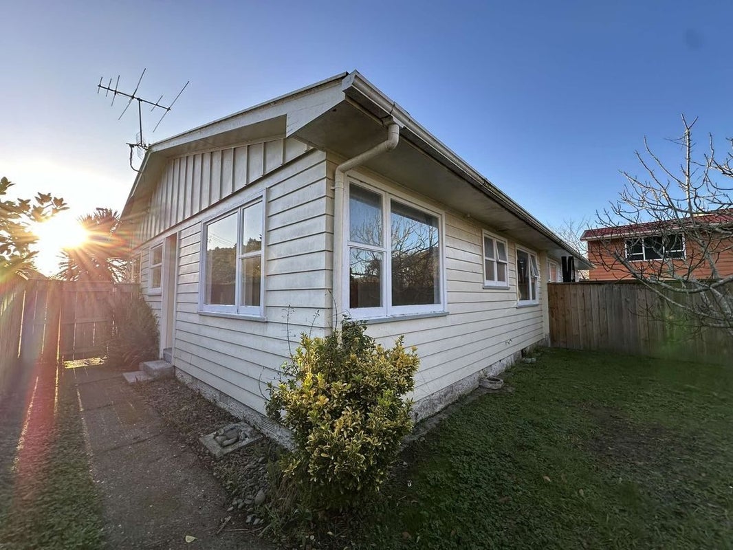 1/6 Owen Street, Belmont, Lower Hutt - Carousel 2