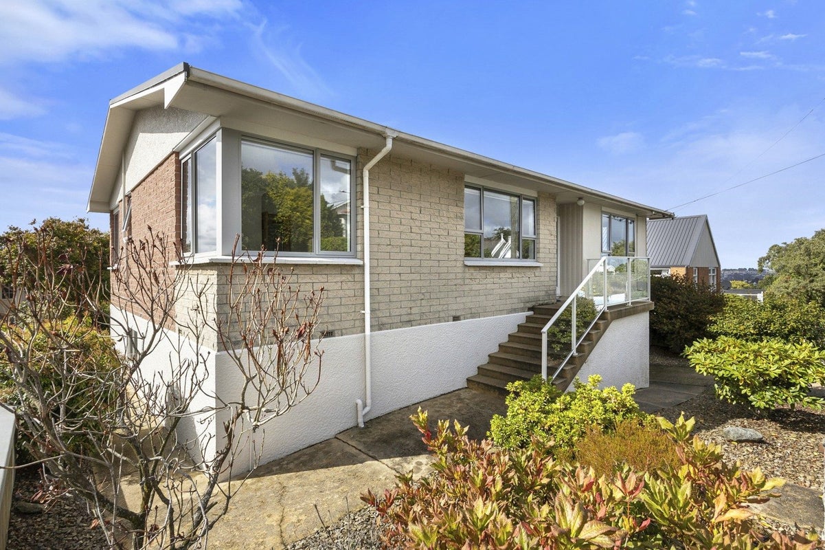 26 Michie Street, Belleknowes, Dunedin - Carousel 1