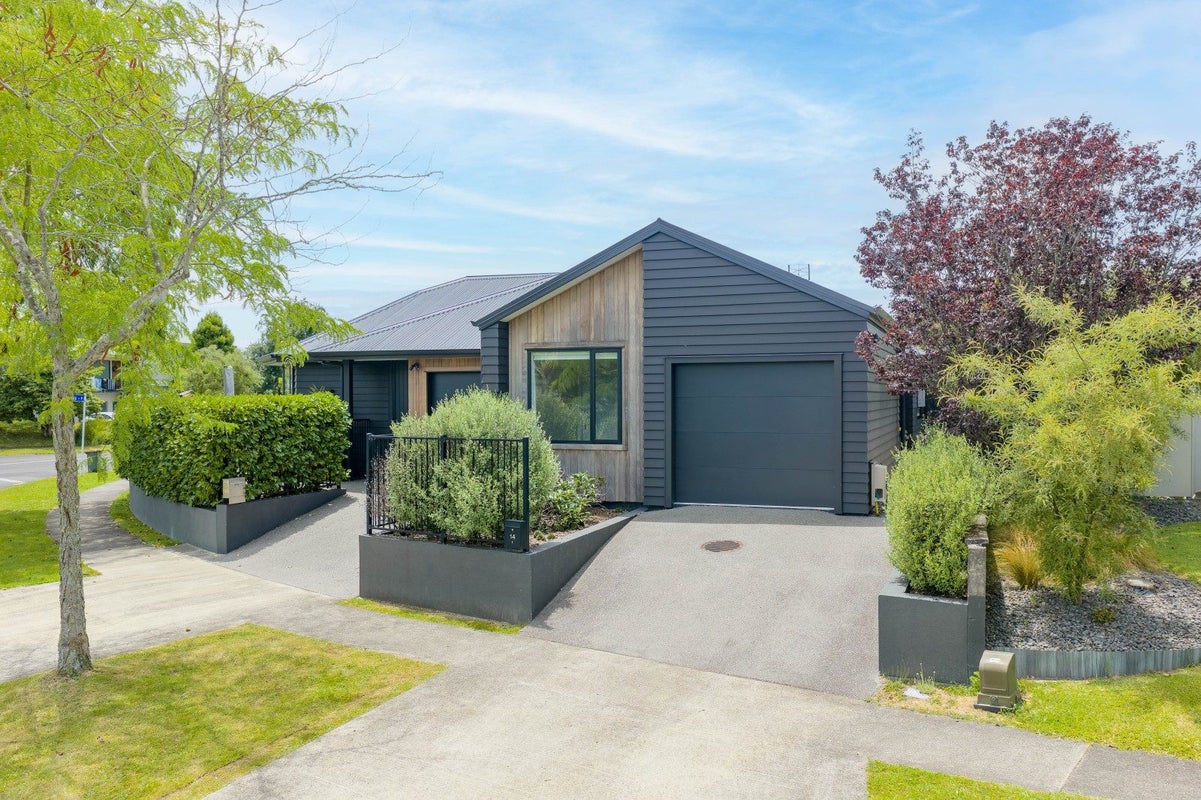 1/14 Hooker Avenue, Chedworth Park, Hamilton, Waikato - Carousel 1