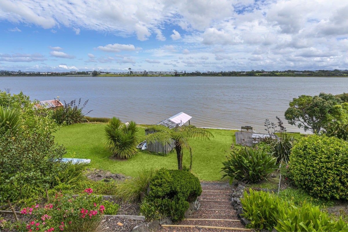 5 Ferry Parade, Herald Island, Auckland - Carousel 2
