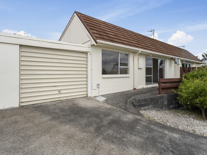 1/7 Renown Place, Spotswood, New Plymouth - Carousel 1