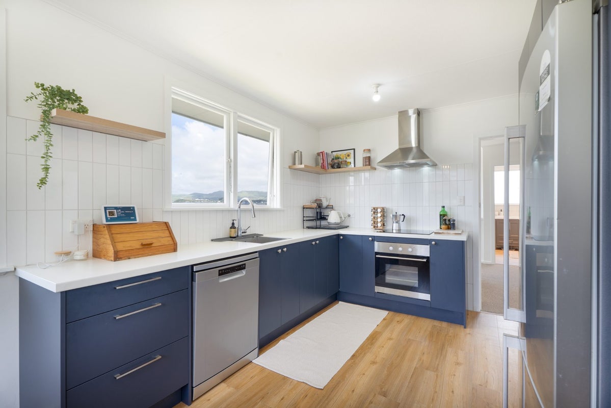 11 Arene Grove, Titahi Bay, Porirua - Carousel 2