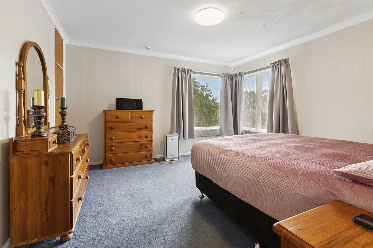 25 Collier Avenue, Karori, Wellington - Carousel 36