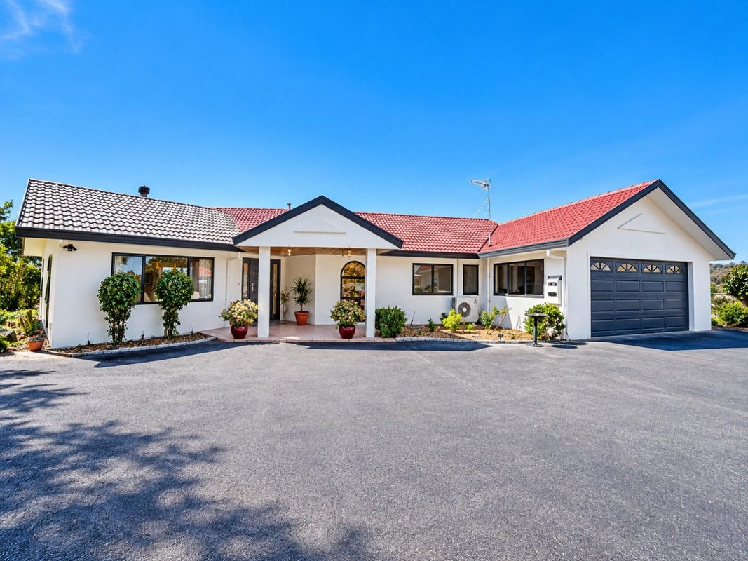 27 Murphys Road, Totara Park, Manukau City, Auckland - Carousel 2