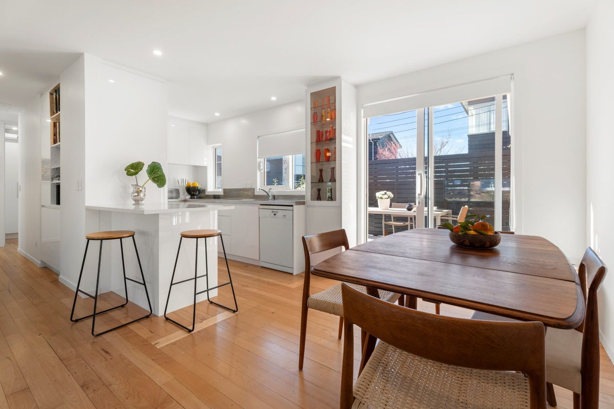 2/22 Cornwall Park Avenue, Epsom, Auckland - Carousel 2