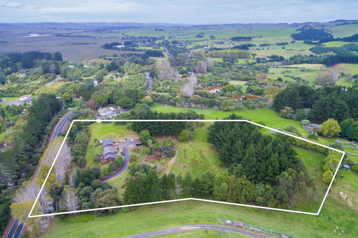 935 South Head Road, Helensville - Carousel 1