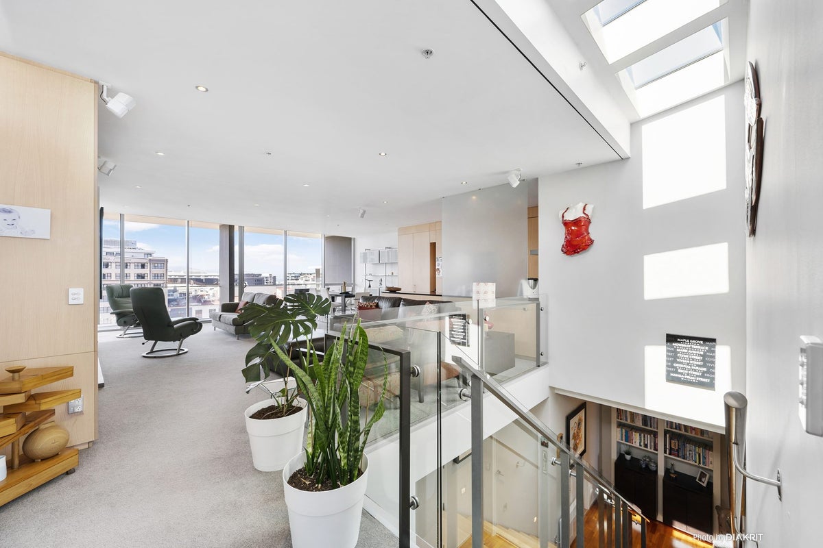 B81/10 Ebor Street, Te Aro, Wellington - Carousel 1