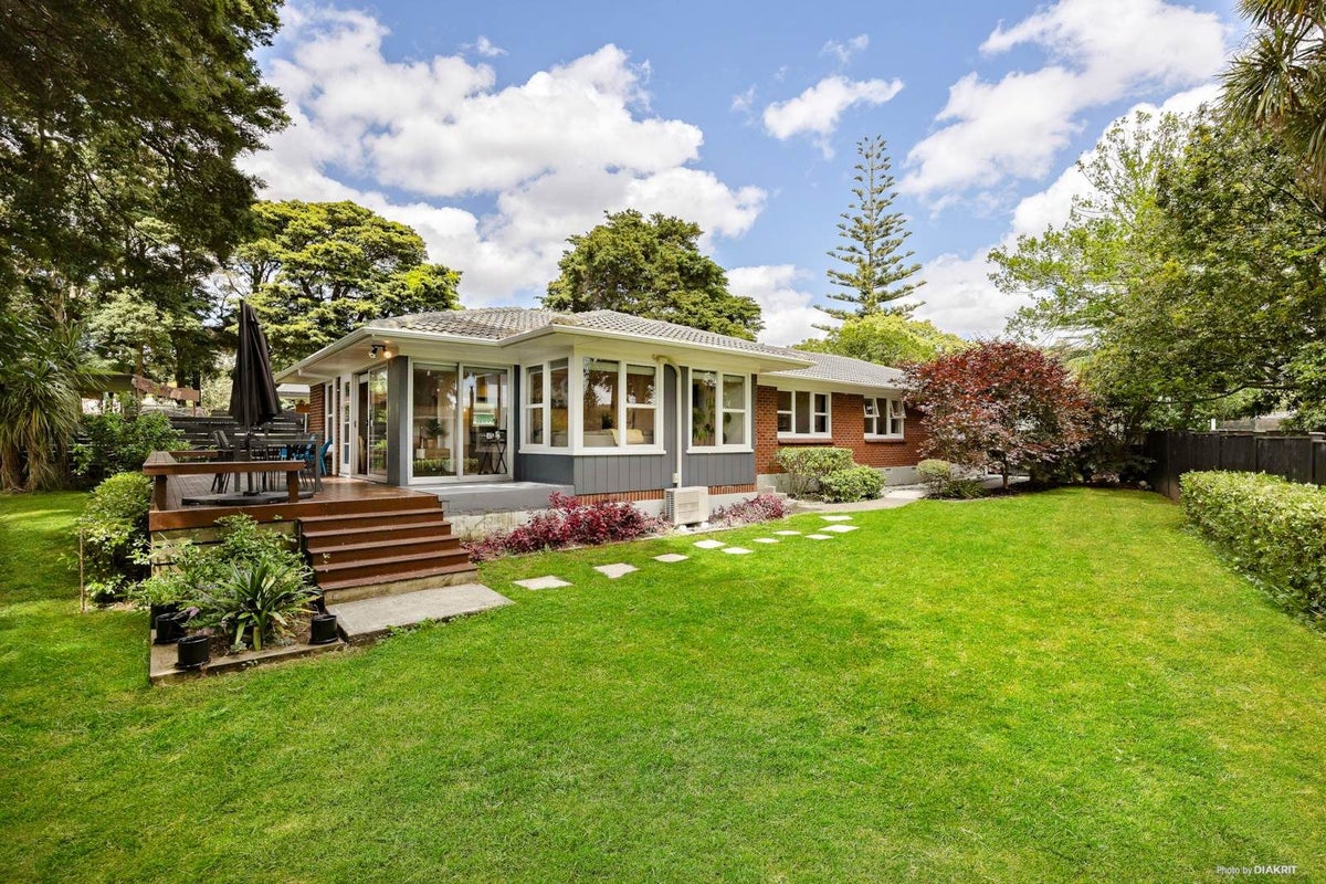 44 David Avenue, Hill Park, Manukau City, Auckland - Carousel 1