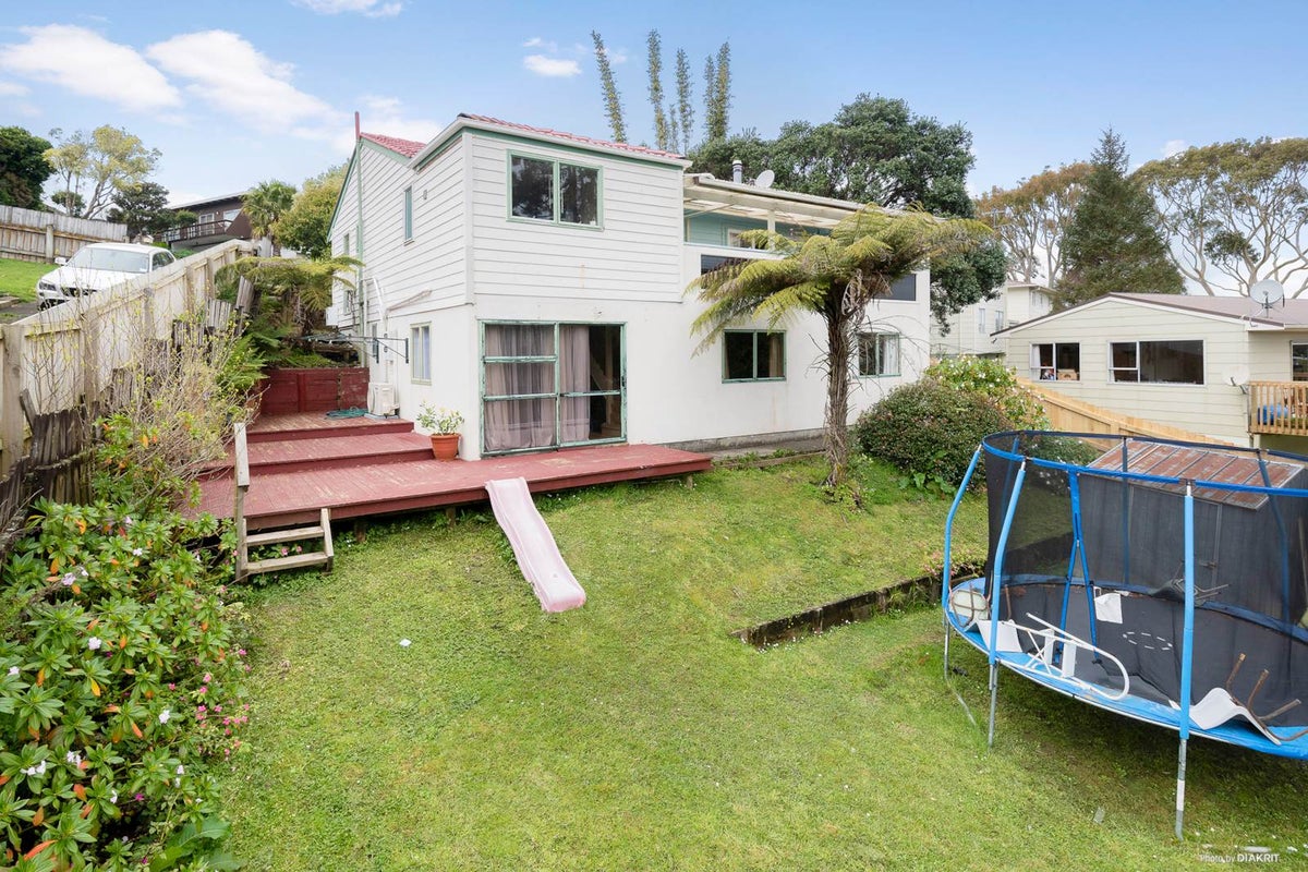 11 Cheval Drive, Totara Vale, Auckland - Carousel 1