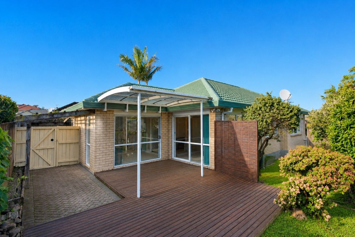 2/6 Keenagh Rise, Dannemora, Auckland - Carousel 1