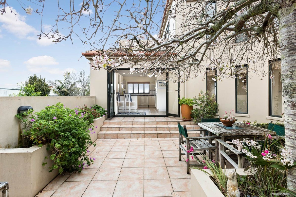 1/989 Beach Road, Torbay, Auckland - Carousel 2