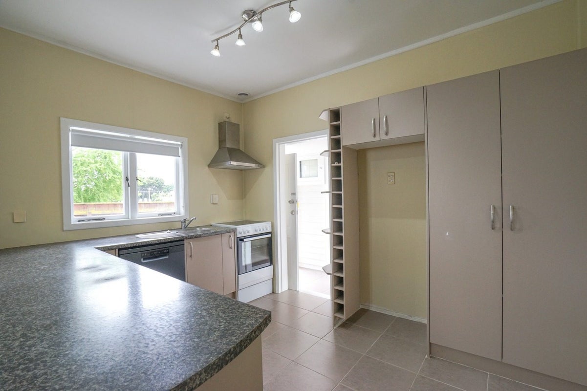 322 Great South Road, Opaheke, Papakura - Carousel 2