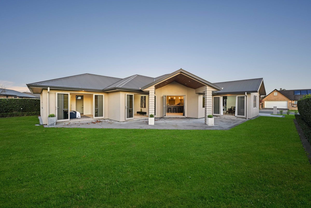 38 Moonlight Drive, Rototuna North, Hamilton - Carousel 2