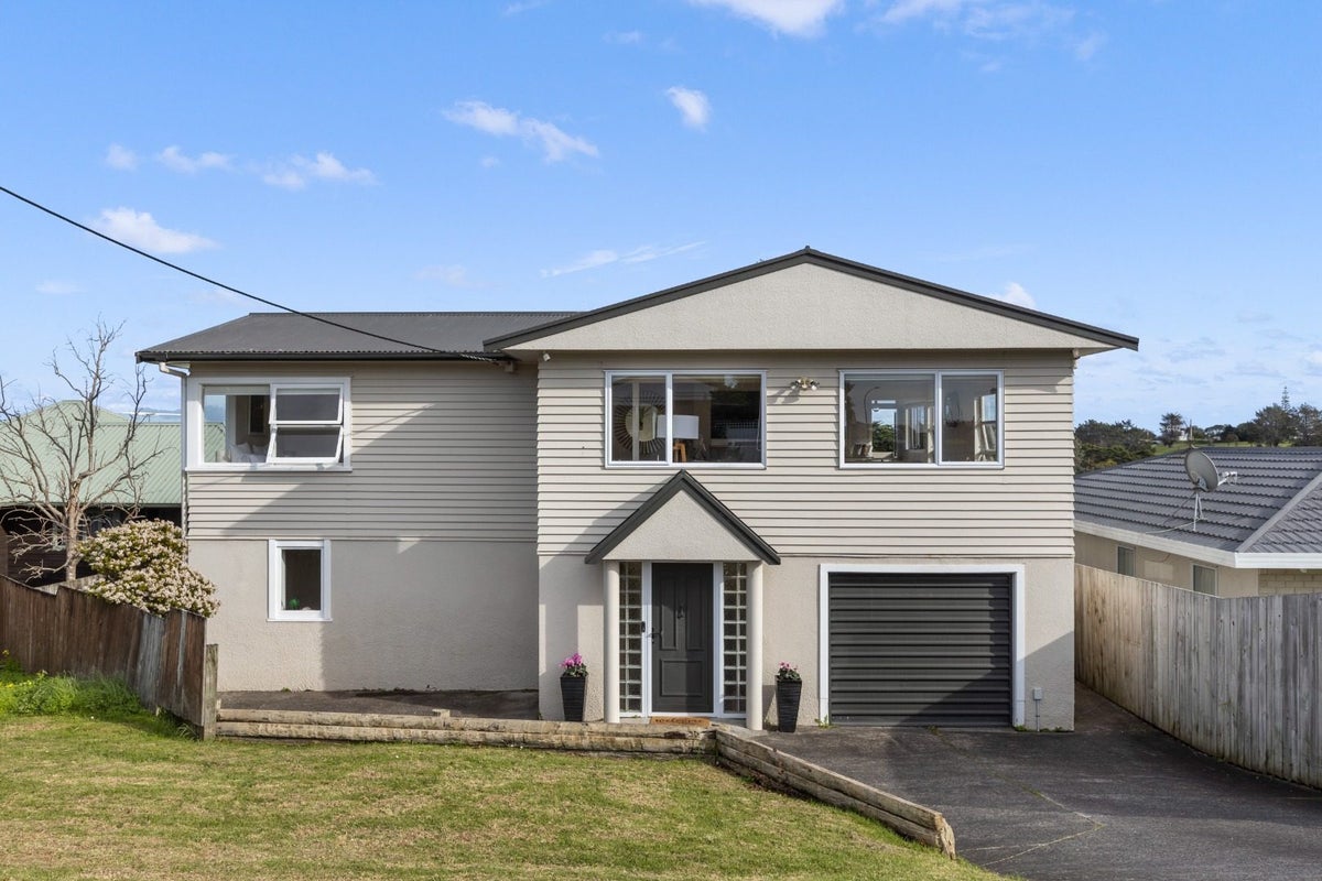 41 SHAKESPEAR RD, Army Bay, Whangaparaoa - Carousel 21