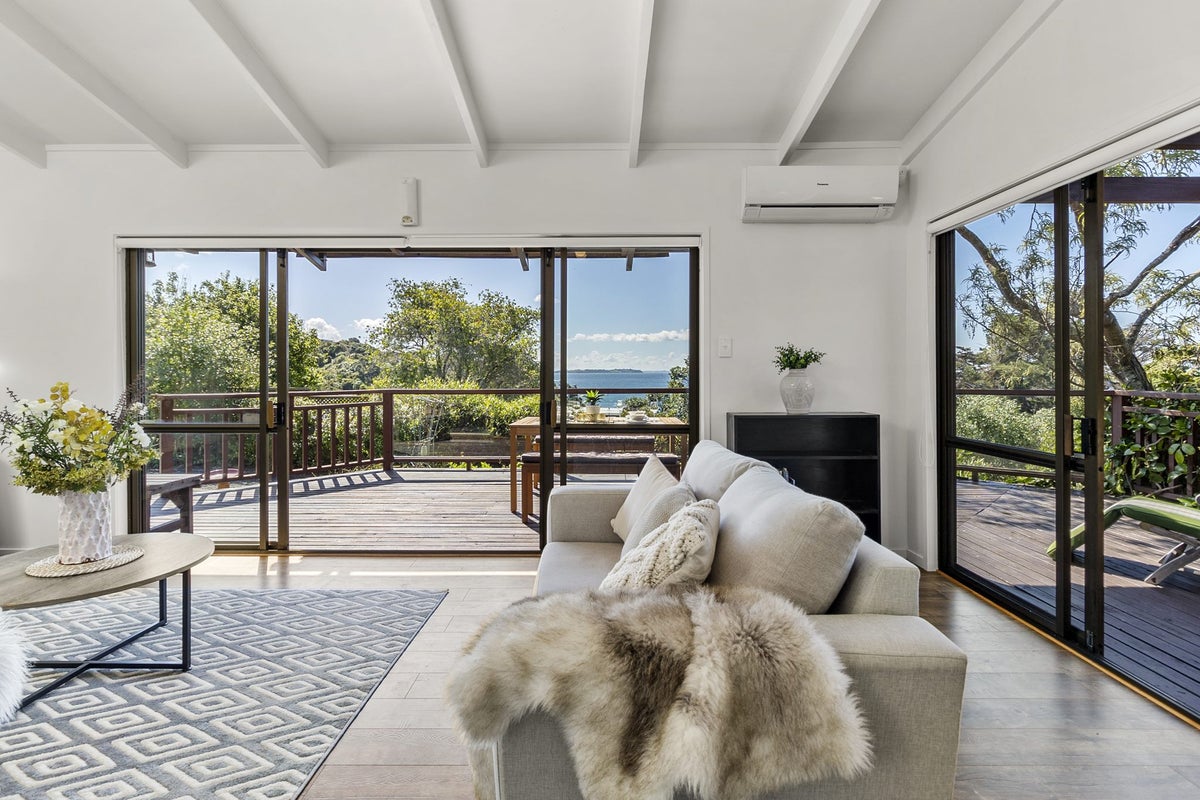 40 Great Barrier Road, Oneroa, Waiheke Island - Carousel 2