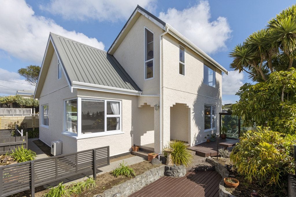 22 Bayly Road, Moturoa, New Plymouth - Carousel 1
