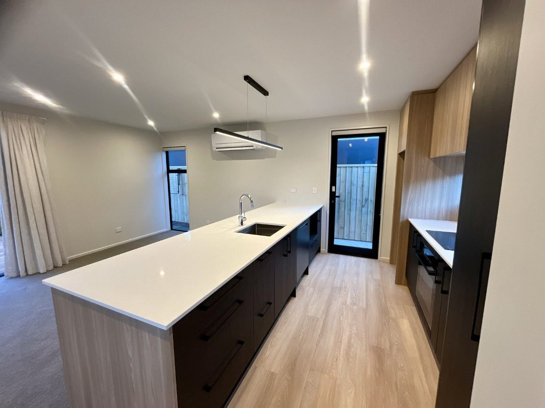 1/32 Allard Street, Edgeware, Christchurch - Carousel 2