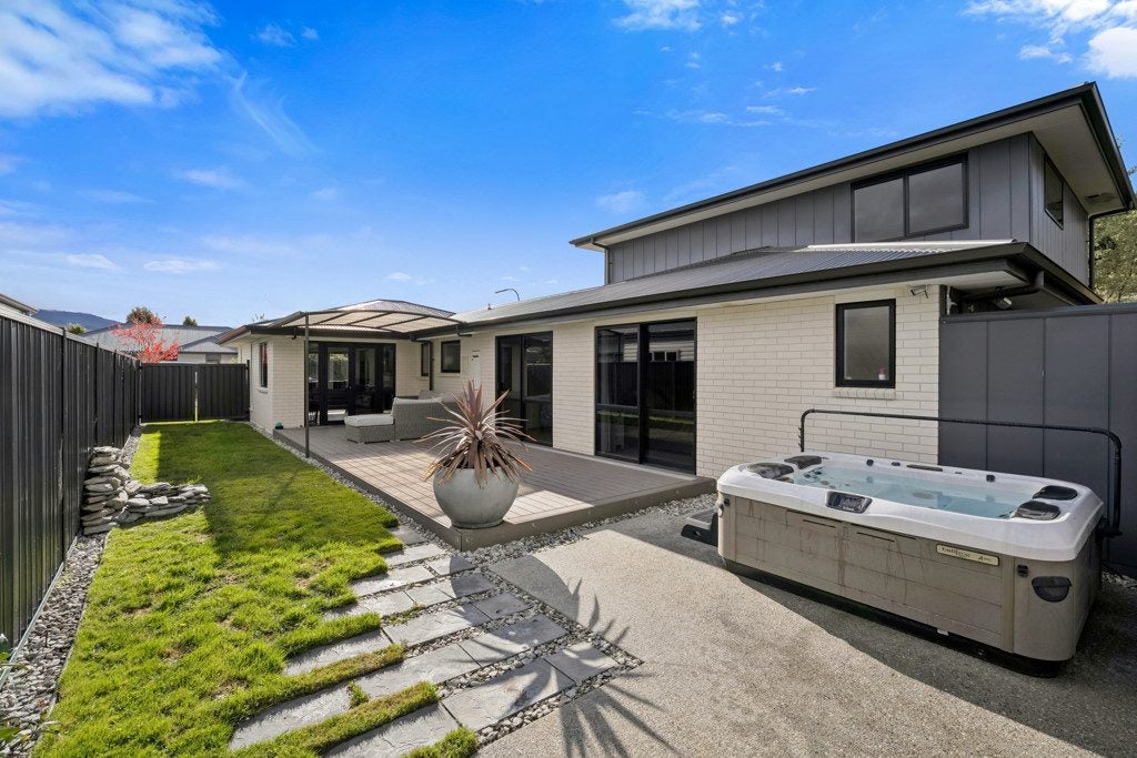 24 Risinghurst Terrace, Lower Shotover, Queenstown - Carousel 1