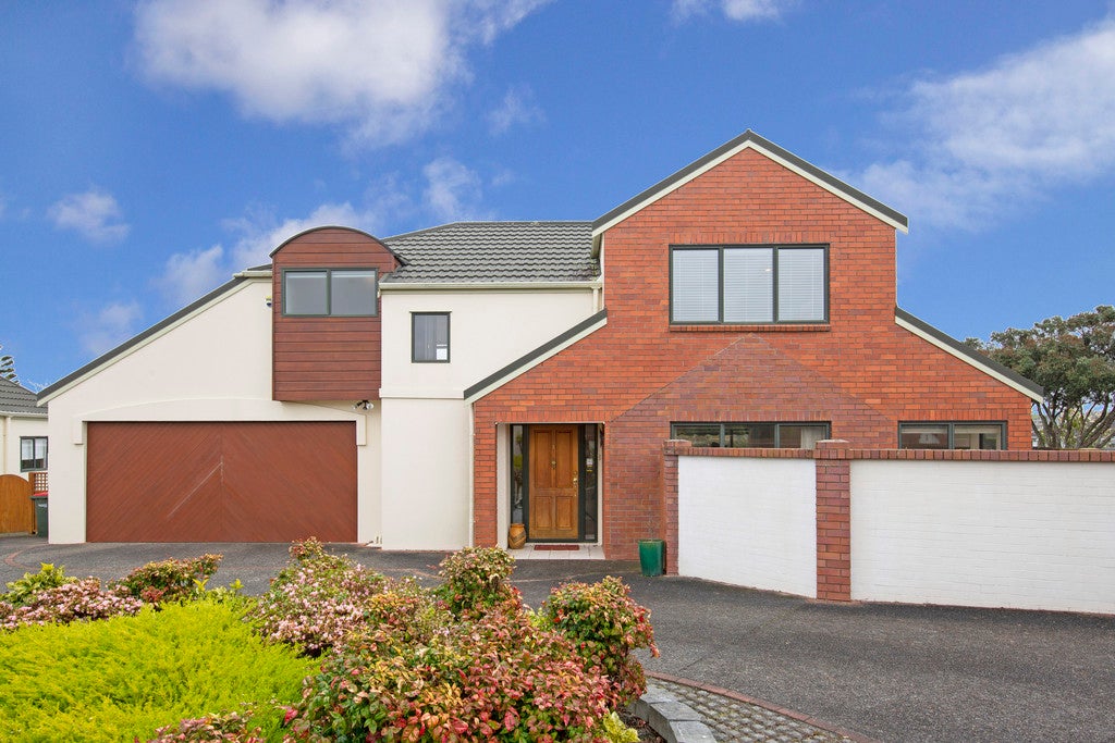 1/2 Abercrombie Street, Howick, Auckland - Carousel 1