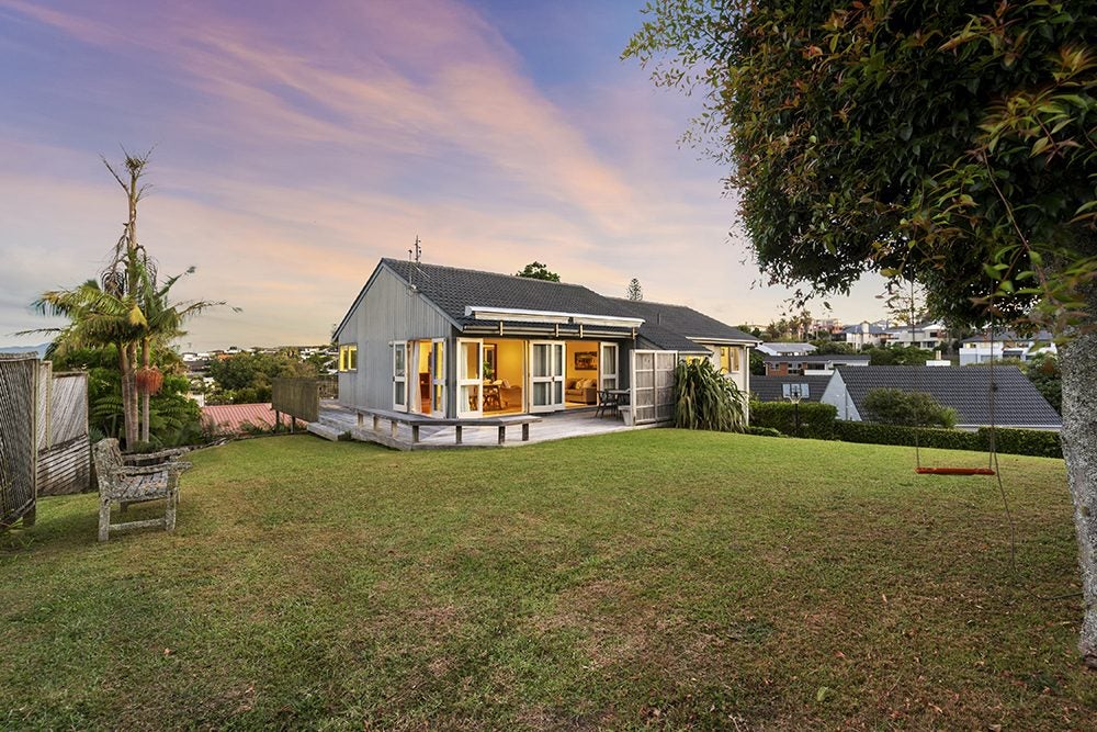 13 Prestige Place, Castor Bay, Auckland - Carousel 1