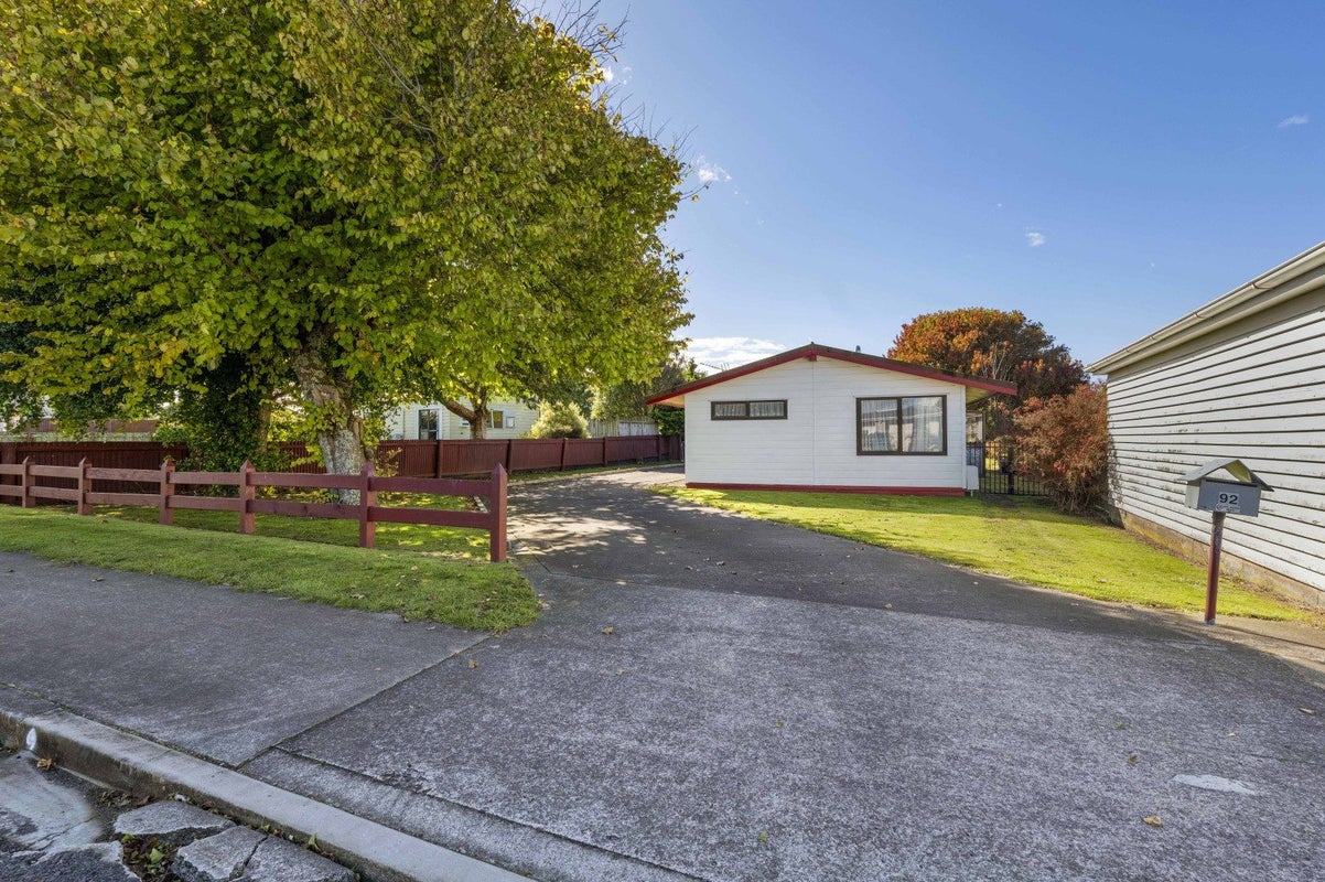 92 High Street, Eltham, Eltham - Carousel 20
