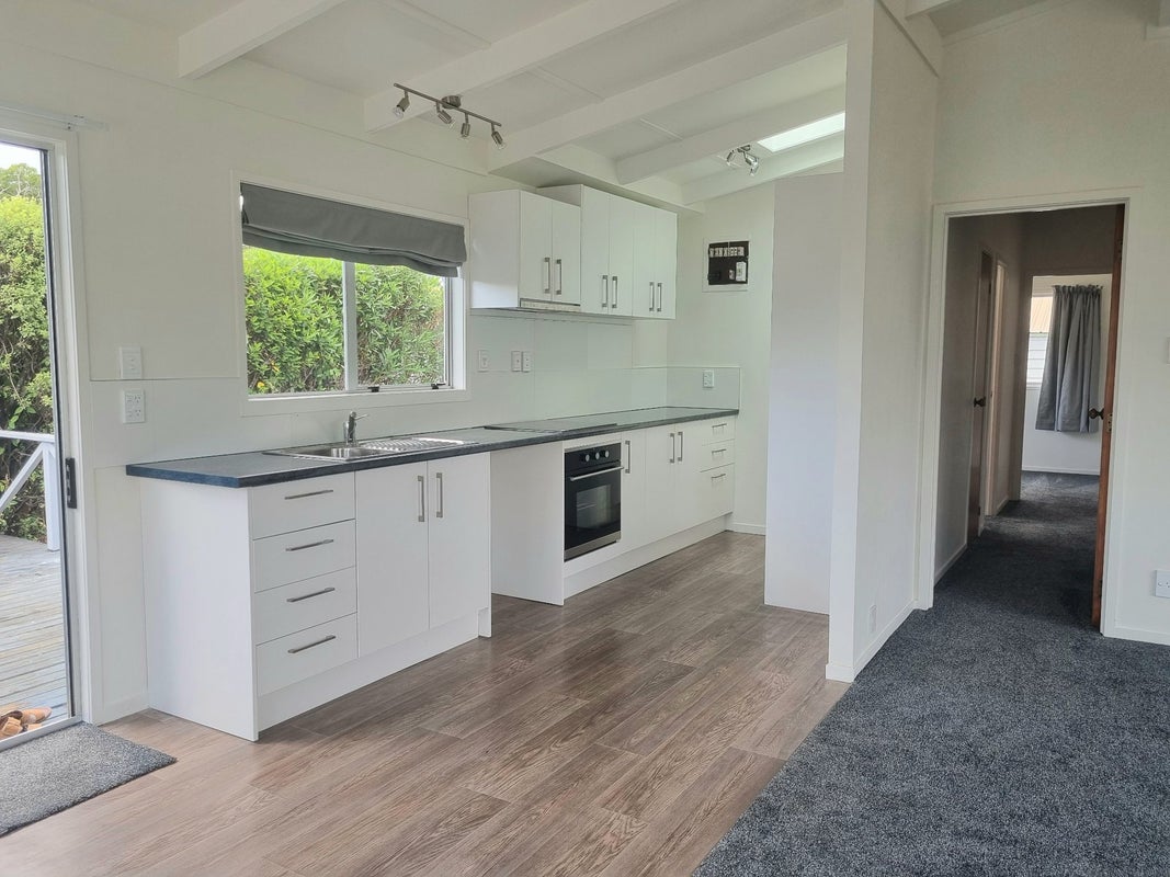 5 Puriri Road, Beachlands, Auckland - Carousel 2