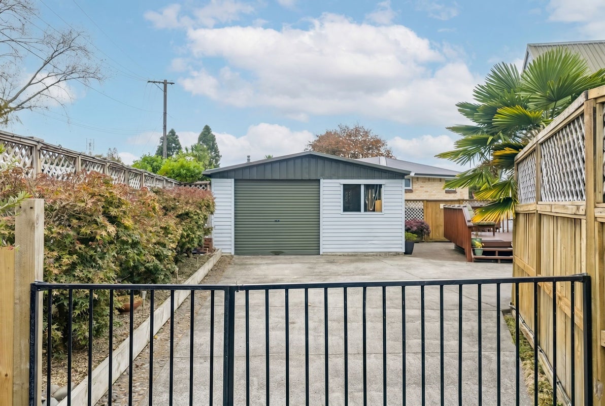 15B Anderson Road, Deanwell, Hamilton, Waikato - Carousel 30