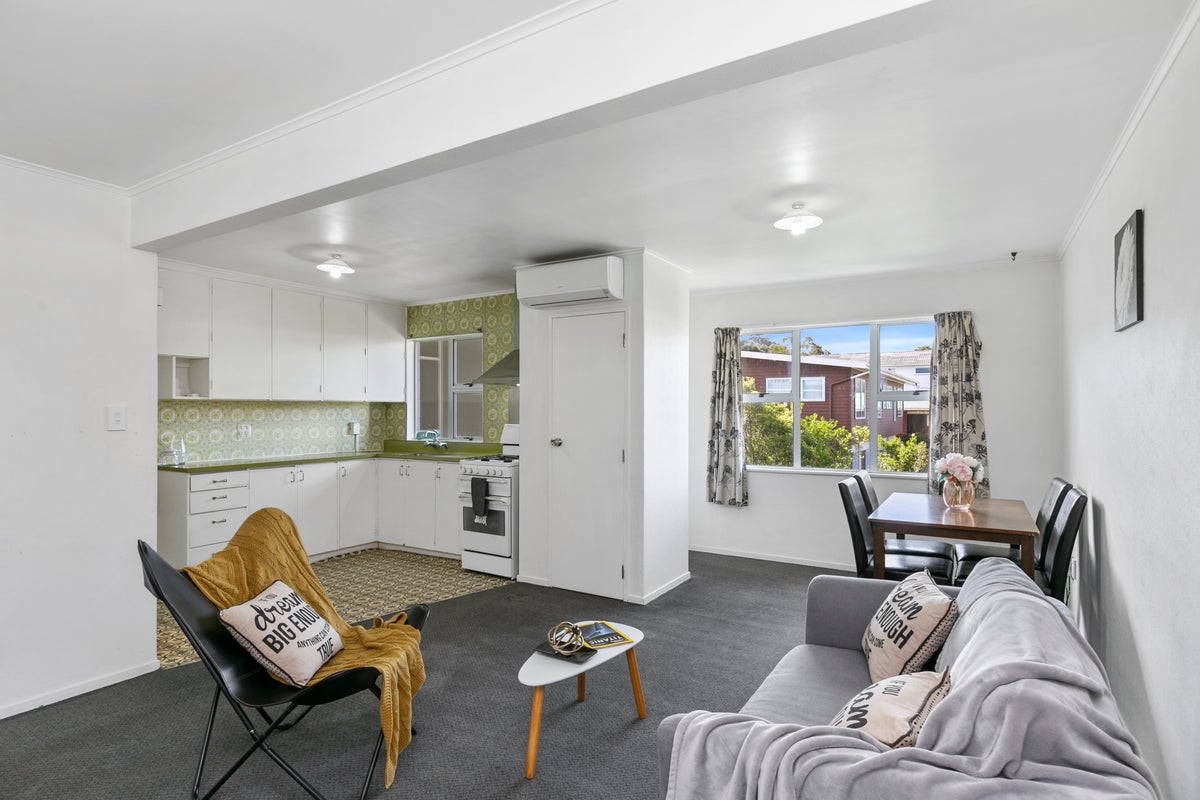 10/11 Trafalgar Street, Johnsonville, Wellington - Carousel 2