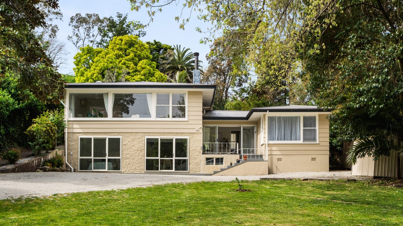 3 Stanford Crescent, Whataupoko, Gisborne - Carousel 1