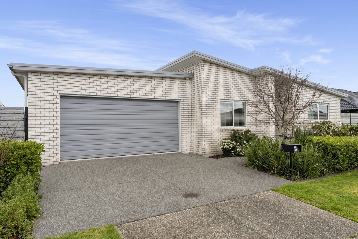 16 Flack Street, Pyes Pa, Tauranga - Carousel 1