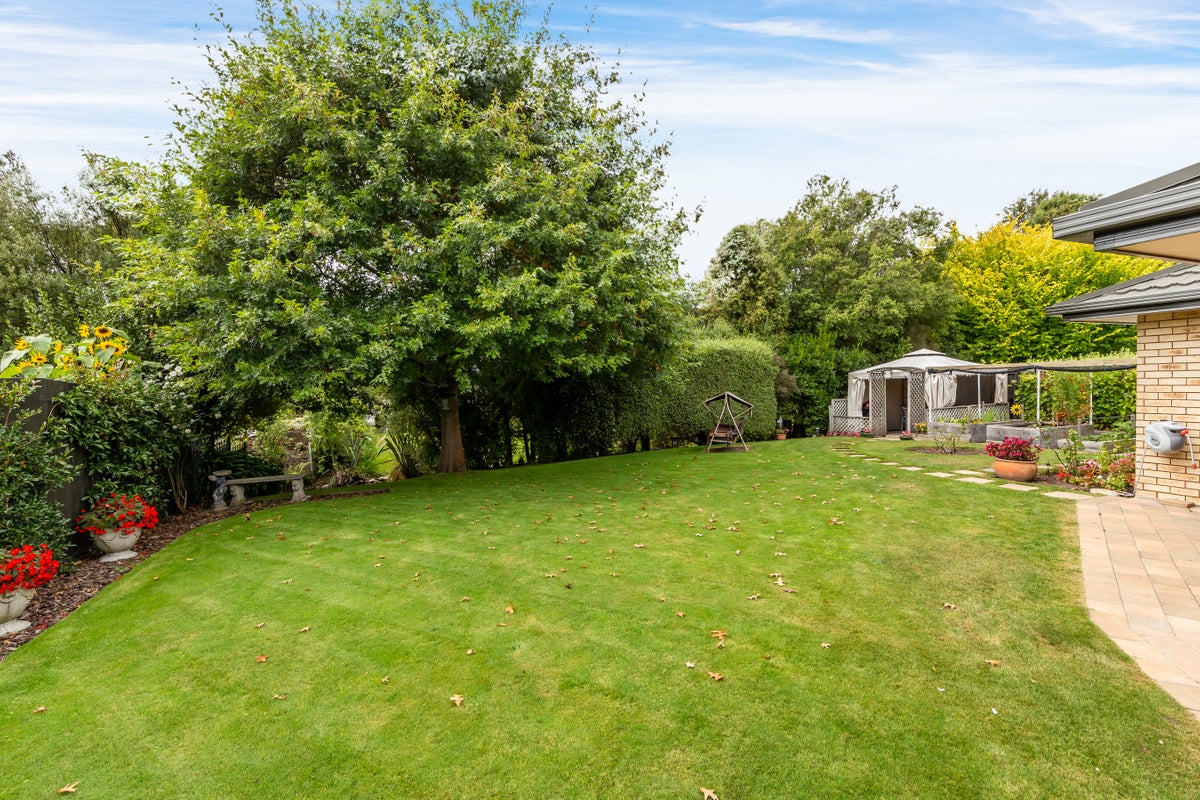 10 Sharnbrook Lane, Casebrook, Christchurch - Carousel 2