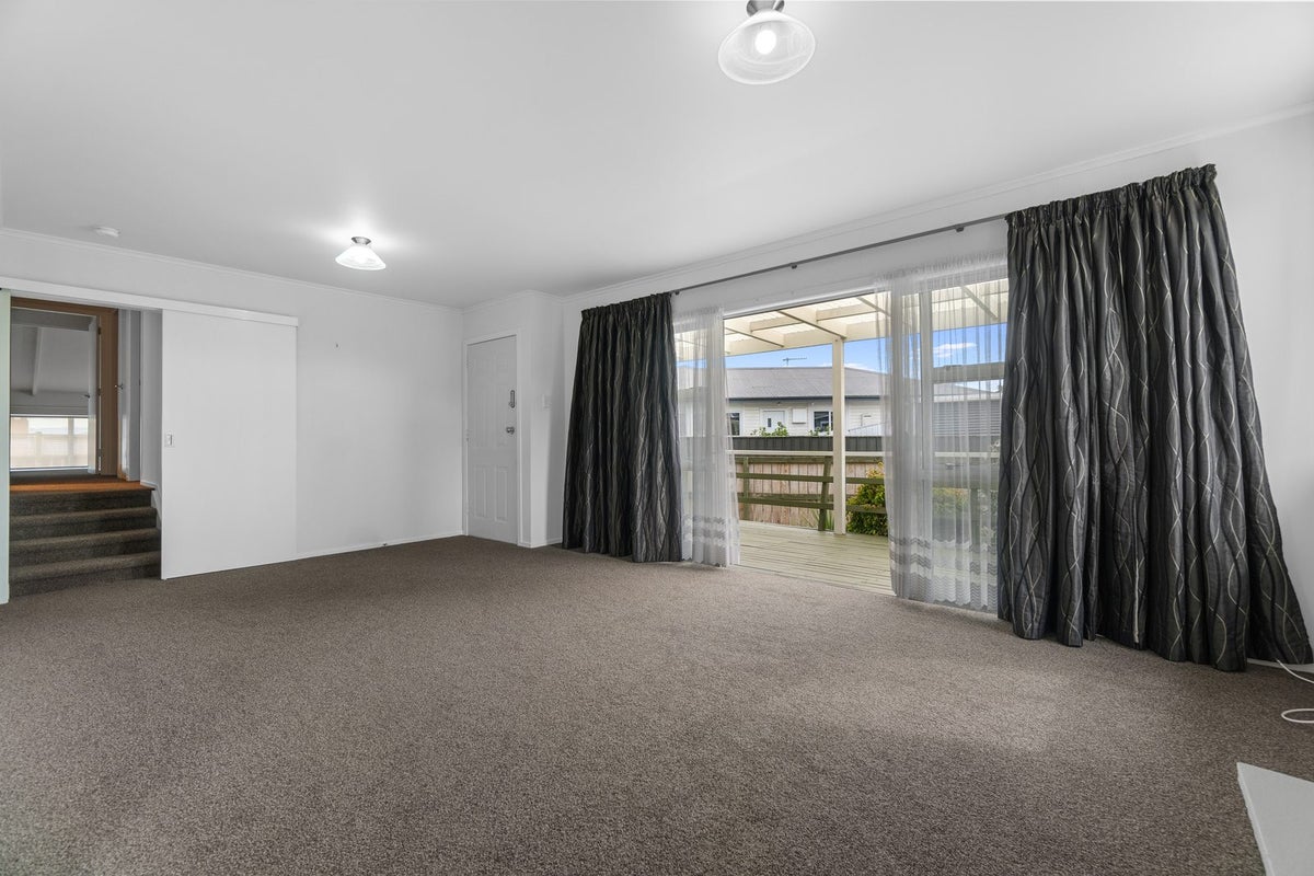 54 Tuhikaramea Road, Dinsdale, Hamilton, Waikato - Carousel 1