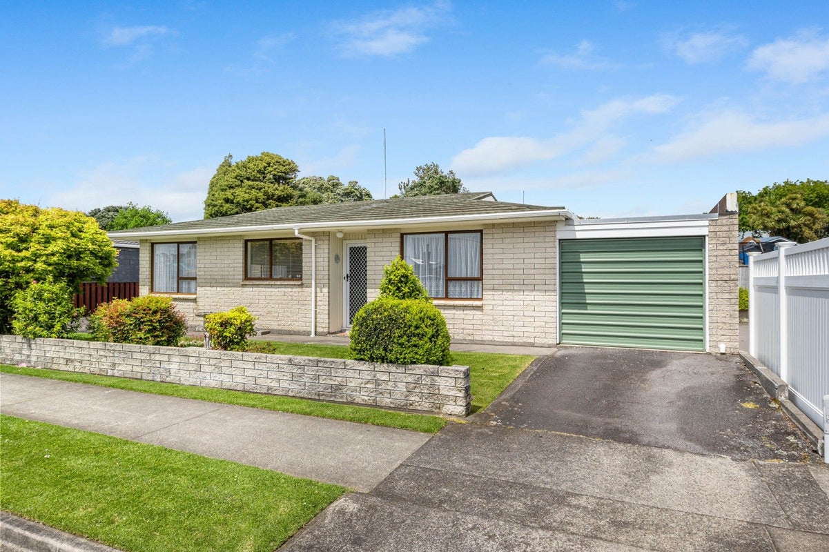 1/12 Hori Street, Vogeltown, New Plymouth - Carousel 1