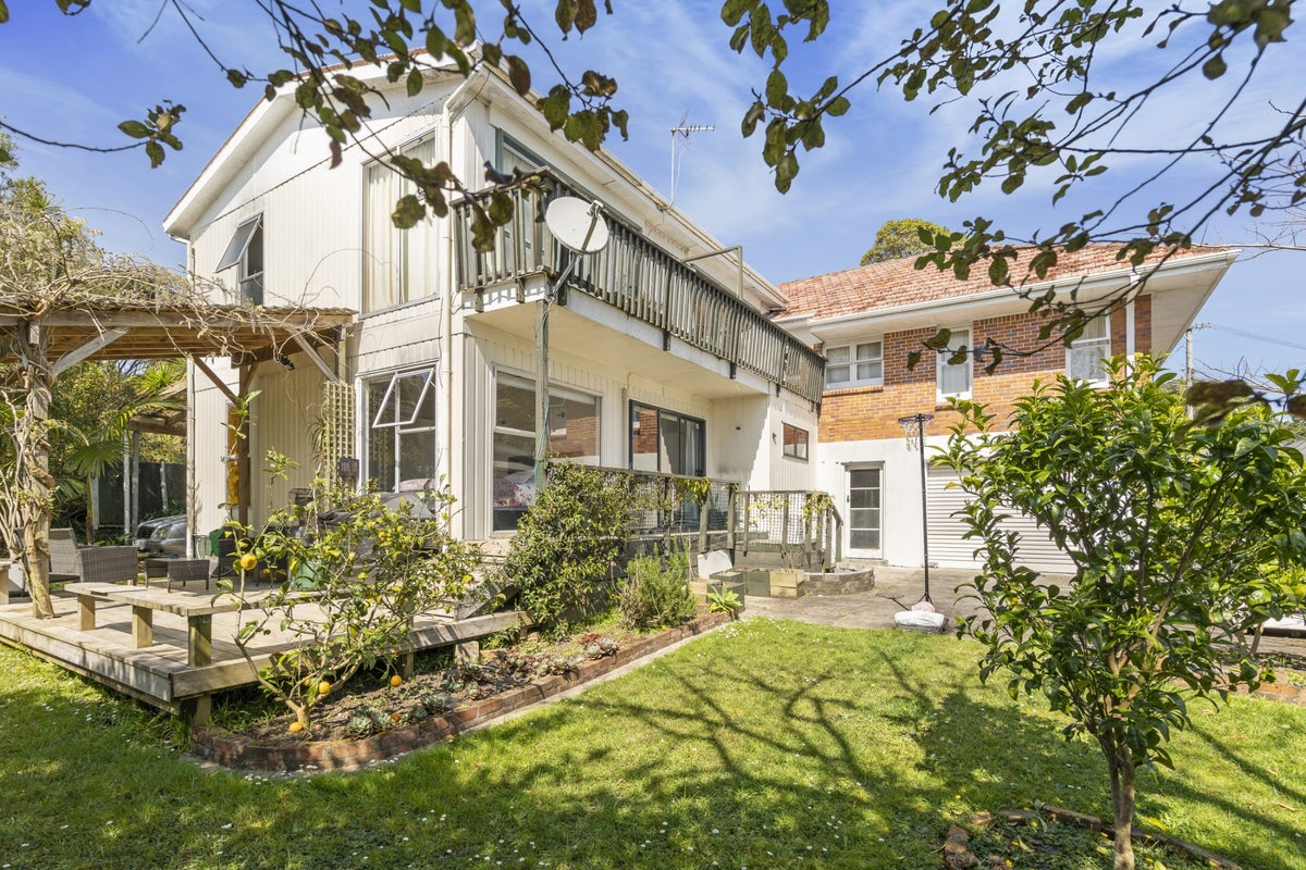 23 Armagh Road, Blockhouse Bay, Auckland - Carousel 1