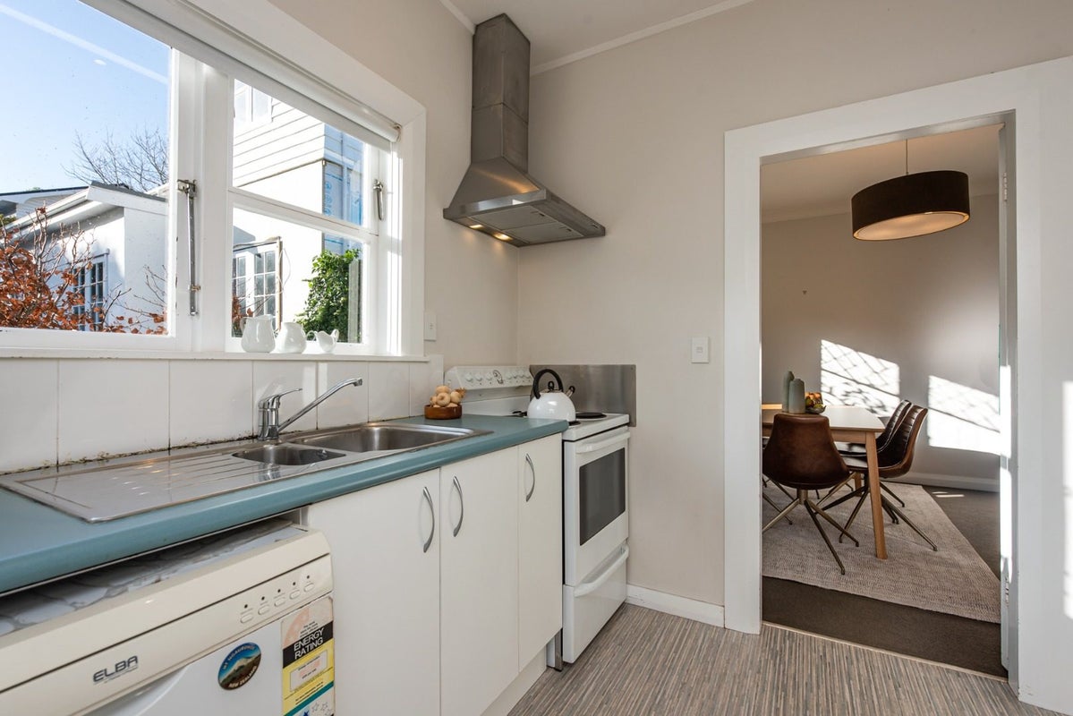 6 Friend Street, Karori, Wellington - Carousel 2