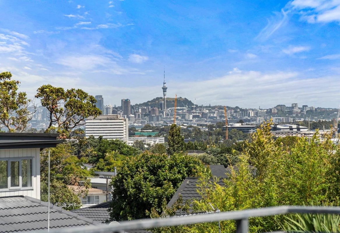 2/230 East Coast Road, Forrest Hill, Auckland - Carousel 1