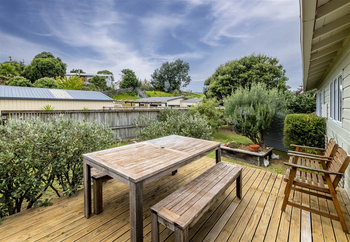 35 Hicks Crescent, Waikanae Beach, Waikanae - Carousel 24