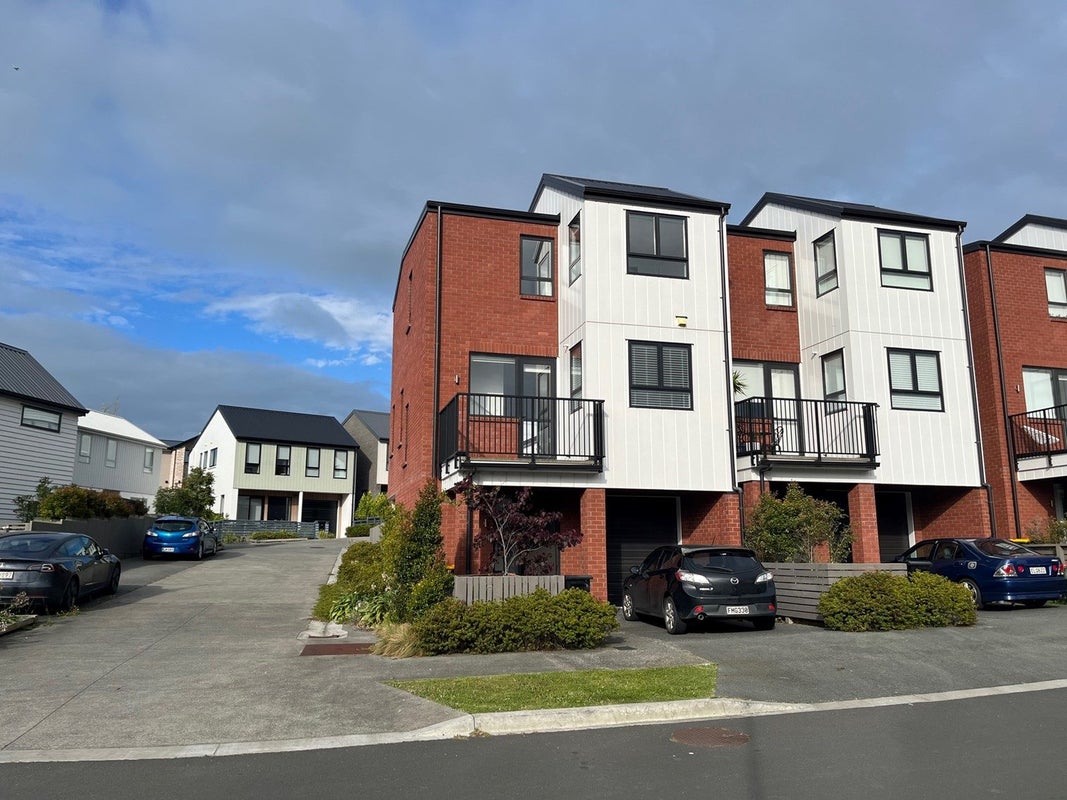 9 Marsics Street, Glen Innes, Auckland - Carousel 1