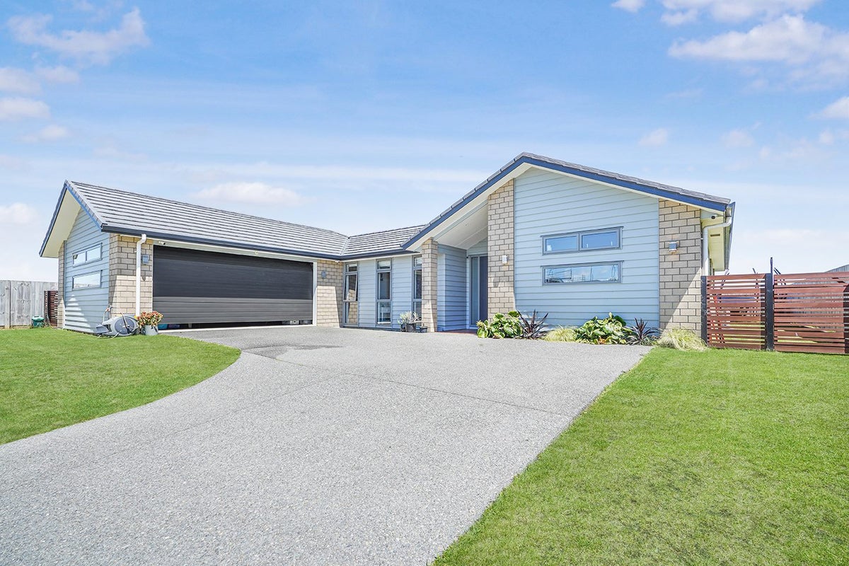 8 Ekara Road, Flagstaff, Hamilton - Carousel 1