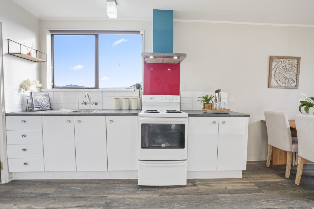 10B Saxbys Road, Glenview, Hamilton - Carousel 2
